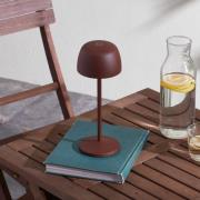Lindby genopladelig LED-bordlampe Arietty, brun, aluminium, Ø 10,5 cm