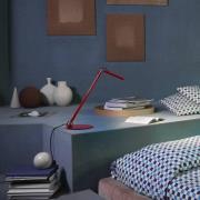 Oluce LED-bordlampe Calamaio, rød, metal, højde 37 cm