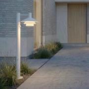 Lucande LED-gadelampe Montaro, 100 cm, hvid, med sensor