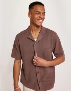 KnowledgeCotton Apparel Boxy short sleeve structured knitted shirt - G...