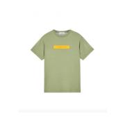 Sage Green T-Shirt med Micro Graphics Two Print