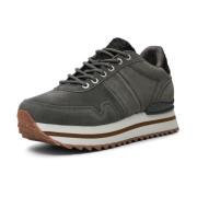 Suede Plateau Sneaker