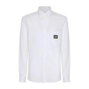 Hvide skjorter med metallogo