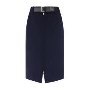 Blå nederdel med lynlåslukning og læderbælte detalje