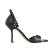Klassiske sorte højhælede sandaler