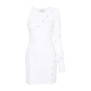 Hvide kjoler med 926 huller