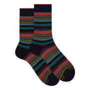 Kort sokker med multifarvede mikrostriber