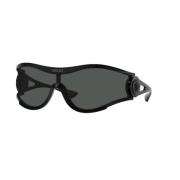 Stilfulde sorte solbriller med mørkegrå linser