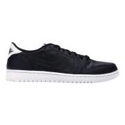 Retro Low Cyber Monday Sneakers