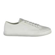 Sporty hvide sneakers med kontrastdetaljer