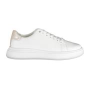 Sporty hvide sneakers med kontrastdetaljer