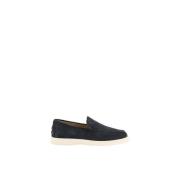 Suede Slipper Loafers med Grommet Detaljer