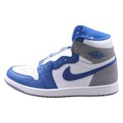 Retro High OG True Blue Sneakers