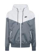 Nike Sportswear Overgangsjakke 'Heritage Essentials'  lysegrå / mørkeg...
