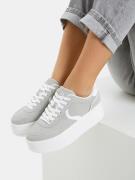 Bershka Sneaker low  grå / offwhite