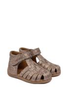 Starters? Velcro Braid Sandal Pom Pom Brown