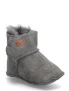 Booty? Sheapskin Pom Pom Grey