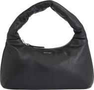 Calvin Klein CK Must Soft Shoulder BAG One size - Skuldertasker hos Ma...