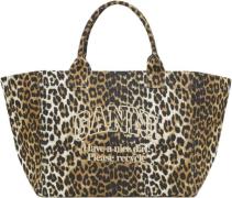 Ganni Shopper XXL Print ONE SIZE - Skuldertasker hos Magasin