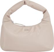 Calvin Klein CK Must Soft Shoulder BAG_Pearl One size - Skuldertasker ...