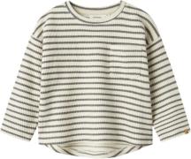 Lil' Atelier Nmmtadeo LS RLX TOP LIL Str 92 - Turtledove/pewter Toppe ...