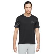 Nike Drifit Run Division Rise 365 Flash T-shirt S - T-shirts hos Magas...