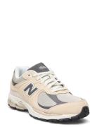 New Balance 2002R Low-top Sneakers Pink New Balance