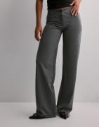 Nelly - Grå - Keep It Up Low Waist Suit Pants