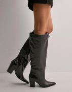 Nelly - Sort - Wide Leg Pointy Boot