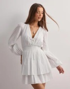 Nelly - Hvid - Fancy Smock Dress