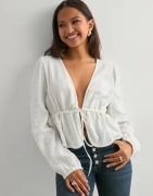 Pieces - Hvid - Pcsastina Ls V-Neck Top Wvn Bc