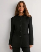 Malina - Sort - Carol Fitted Round Neck Blazer