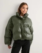 Neo Noir - Grøn - Rhea Shiny Puffer Jacket