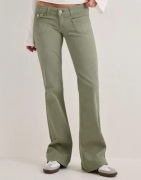 Nelly - Grøn - Super Low Heart Pocket Bootcut Jeans