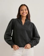 Neo Noir - Sort - Emmeline Denim Blouse
