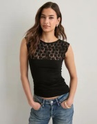 Nelly - Sort - Lace Blocking Sleeveless Top