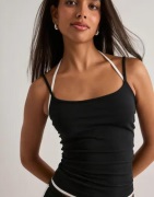 Nelly - Sort - Contrast Layer Singlet