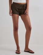 Nelly - Brun - Front Detail Shorts