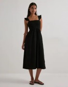 Pieces - Sort - Pcluna Smock Strap Dress Sa Bc