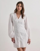 Neo Noir - Hvid - Mabel Embroidery Dress